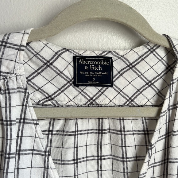 Abercrombie top - Picture 2 of 3